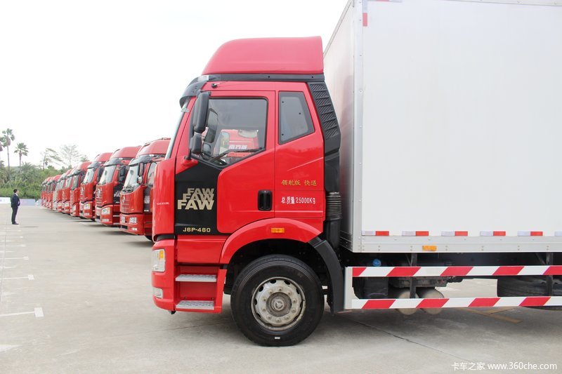 解放新j6p 460马力 6x2r中置轴载货车