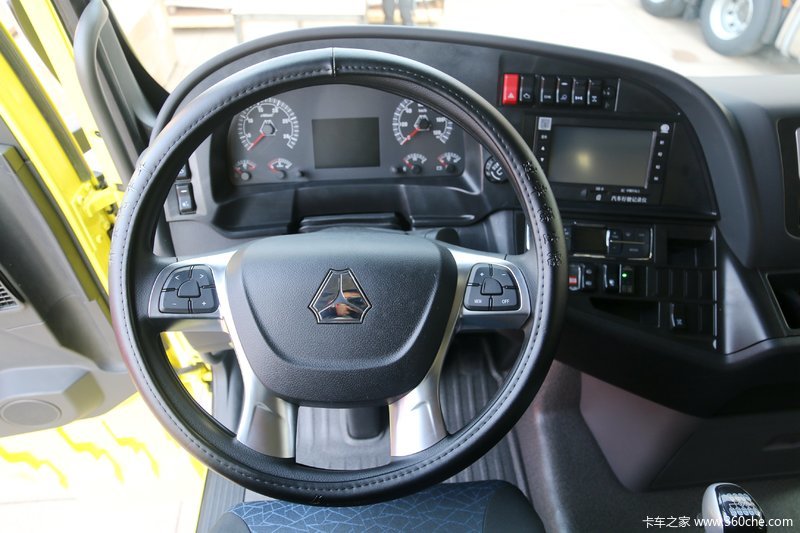 重汽 汕德卡sitrak c7h 480马力 6x4 lng牵引车