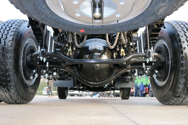 重汽howo悍将4x2轻卡底盘朝柴国六