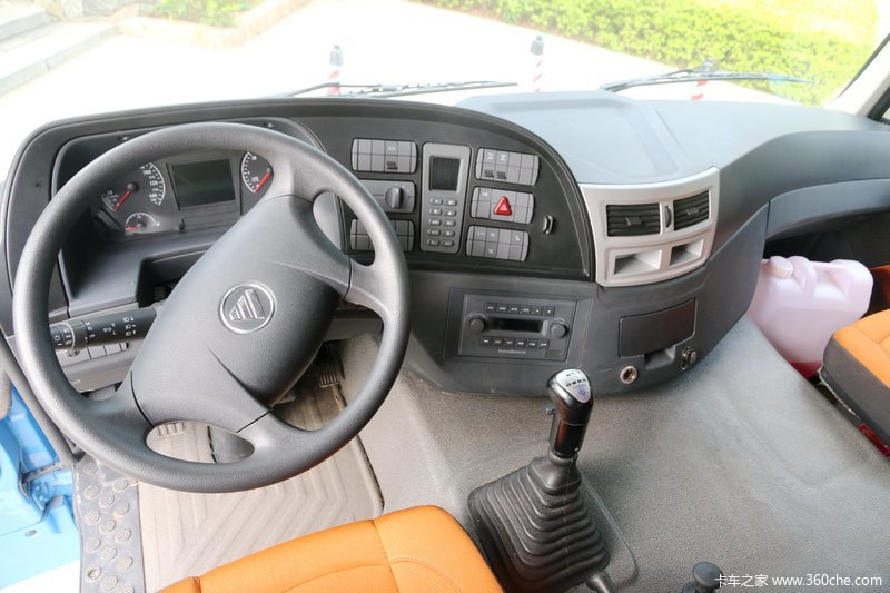 欧曼gtl460马力8x4中置轴冷藏车