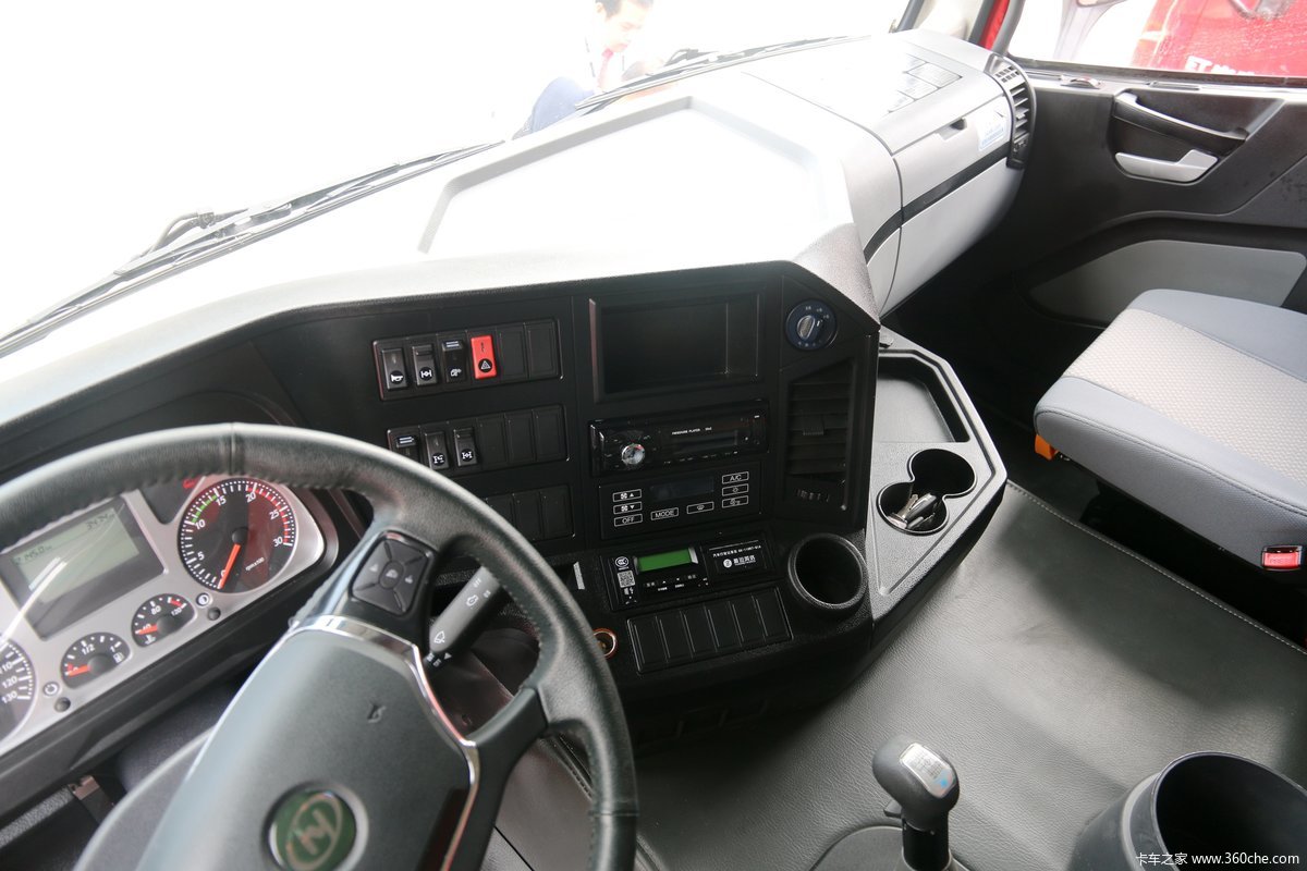 杰卡c500350马力8x4自卸车