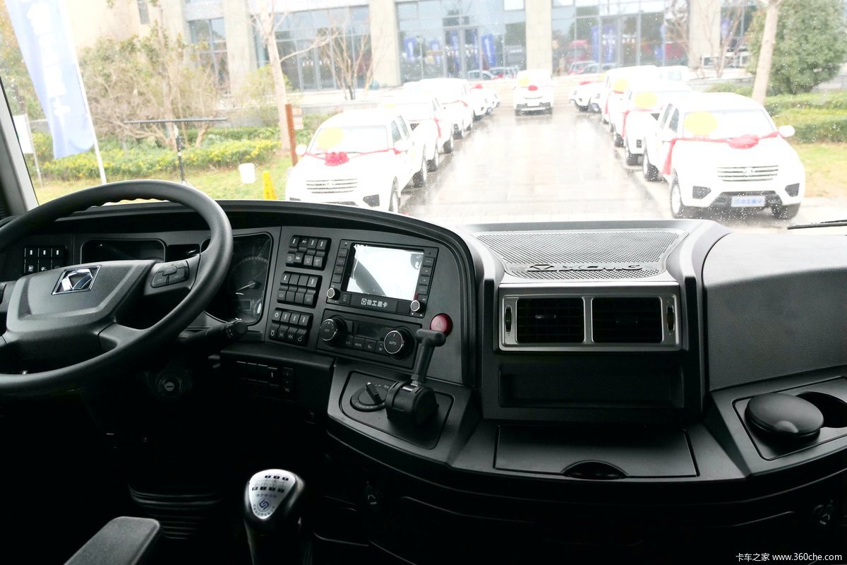 徐工 汉风 g9 金色年华版 550马力 6x4牵引车