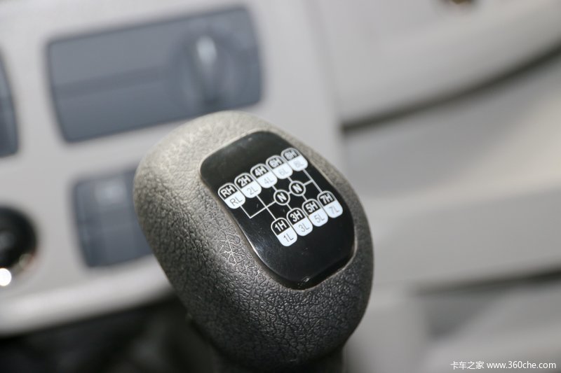 欧曼est560马力6x4牵引车