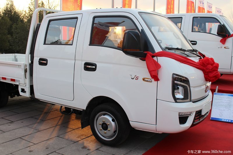 唐骏欧铃v5系列139马力汽油双排栏板轻卡国六