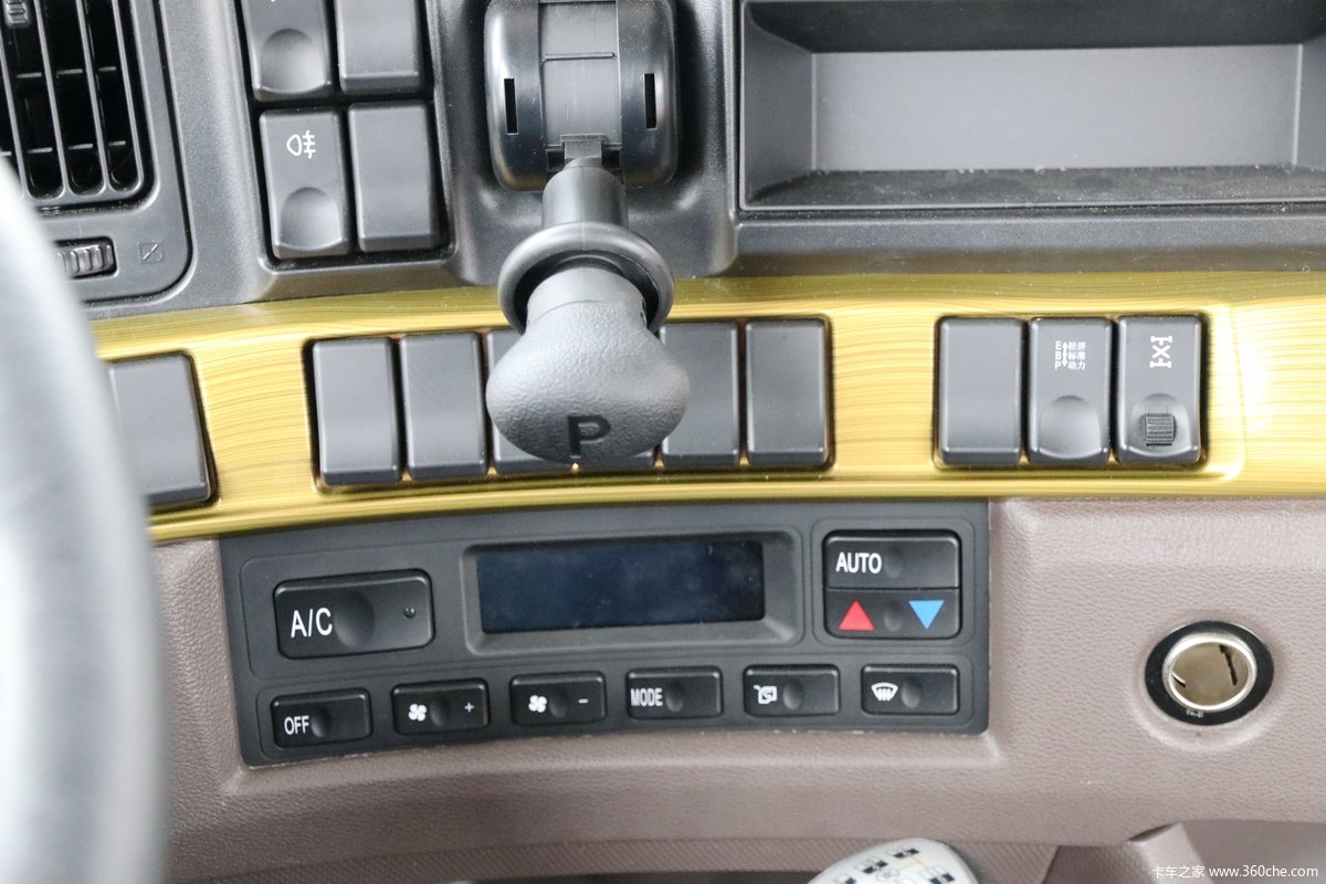 乘龙h72019款560马力6x4牵引车