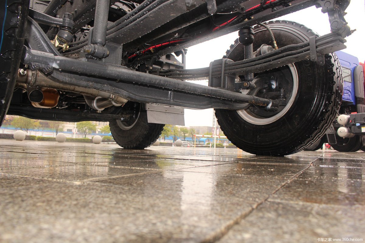 乘龙h72019款315马力6x2载货车底盘