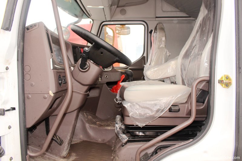 乘龙t7560马力6x4长轴距牵引车