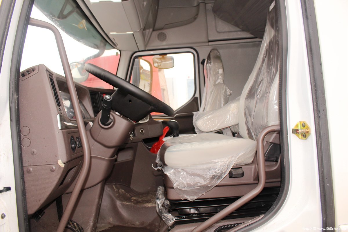 乘龙t7 560马力 6x4长轴距牵引车