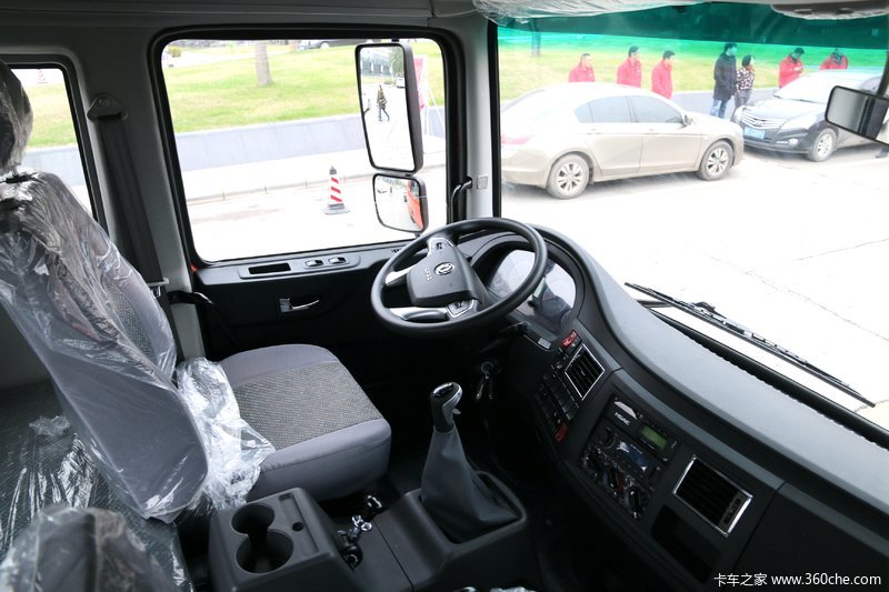 东风 多利卡 d9 220马力 4x2厢式载货车(国六)