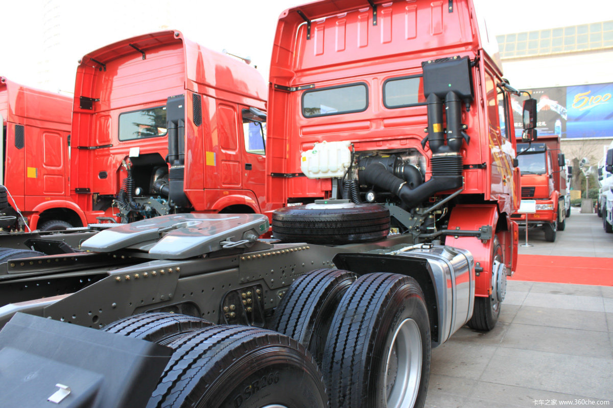 中国重汽 hoka牵引车