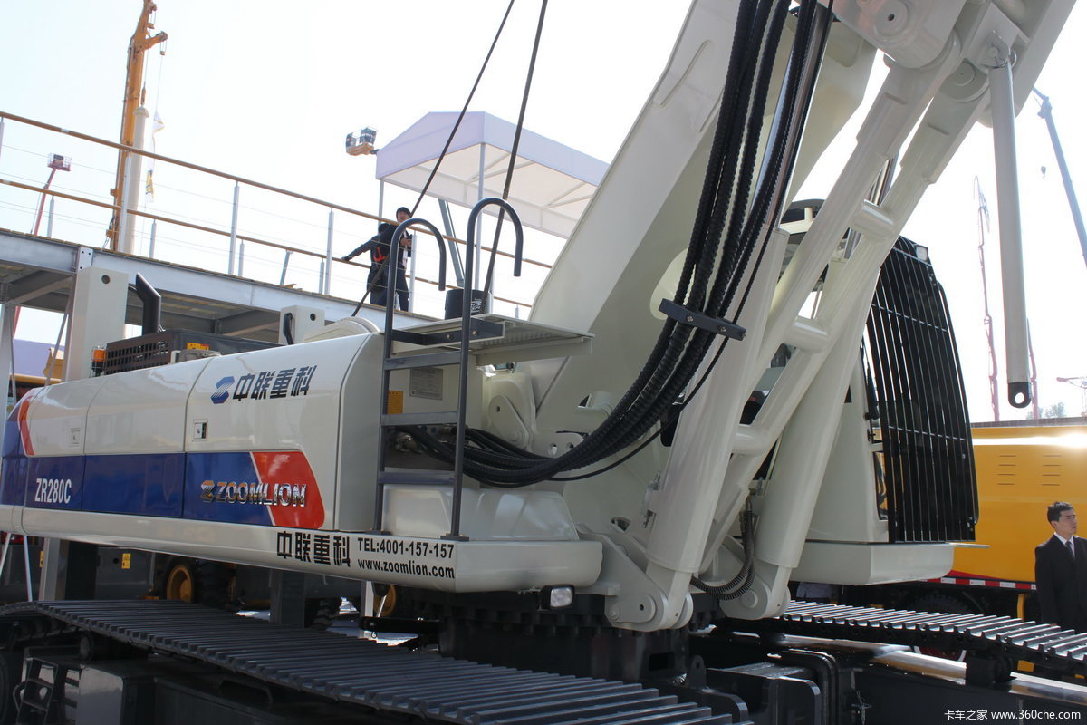 中联重科zoomlion旋转挖机