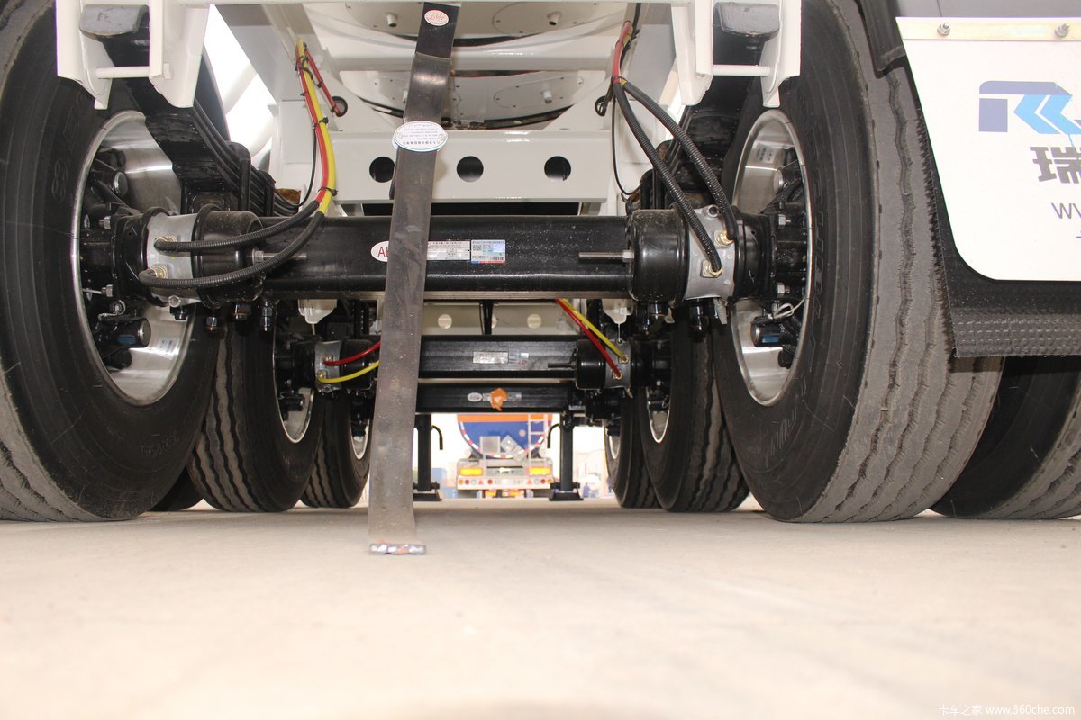 中集瑞江25方氧化性物品罐式运输半挂车