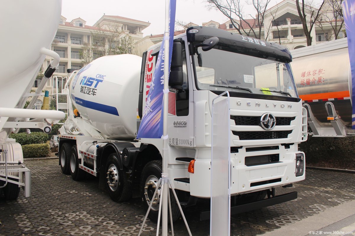 中集瑞江320马力8x473方混凝土搅拌车