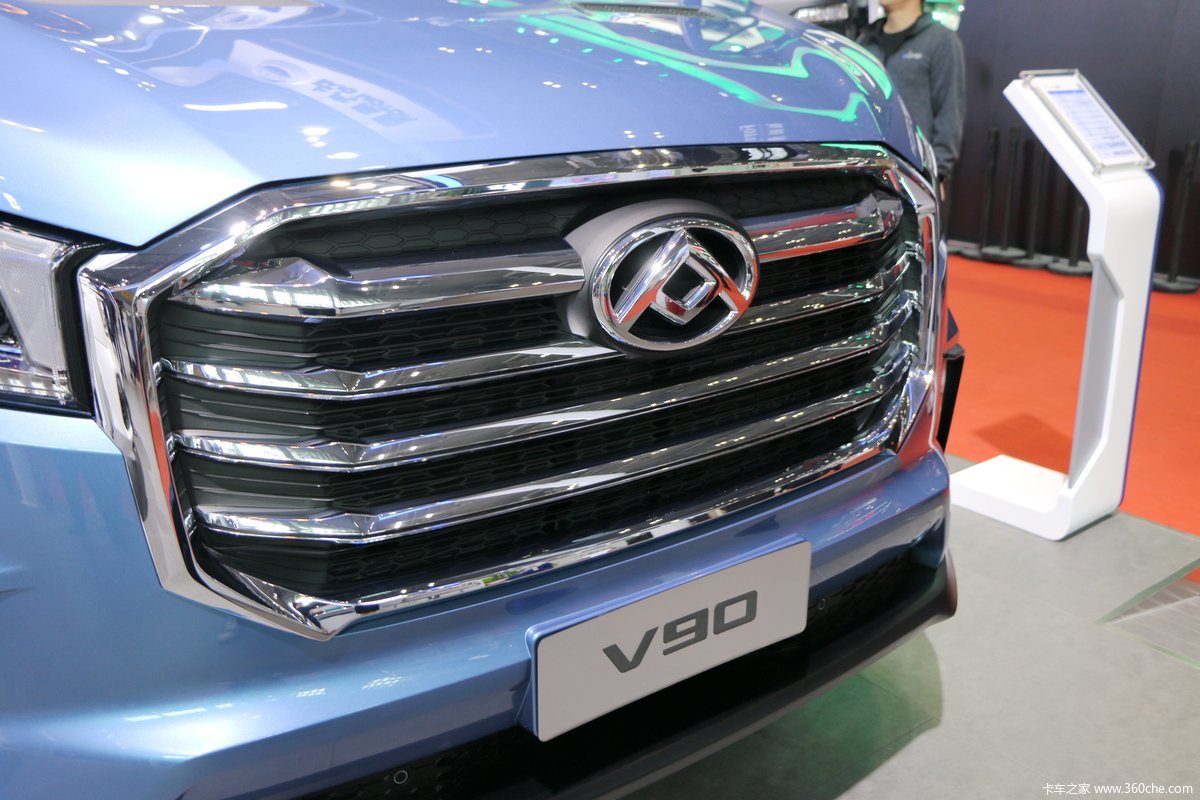 上汽大通v90商杰版218马力7座手动长轴距商务车
