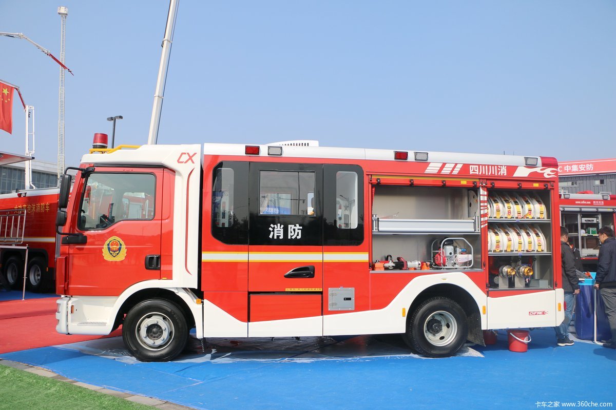 轻型城市主战消防车