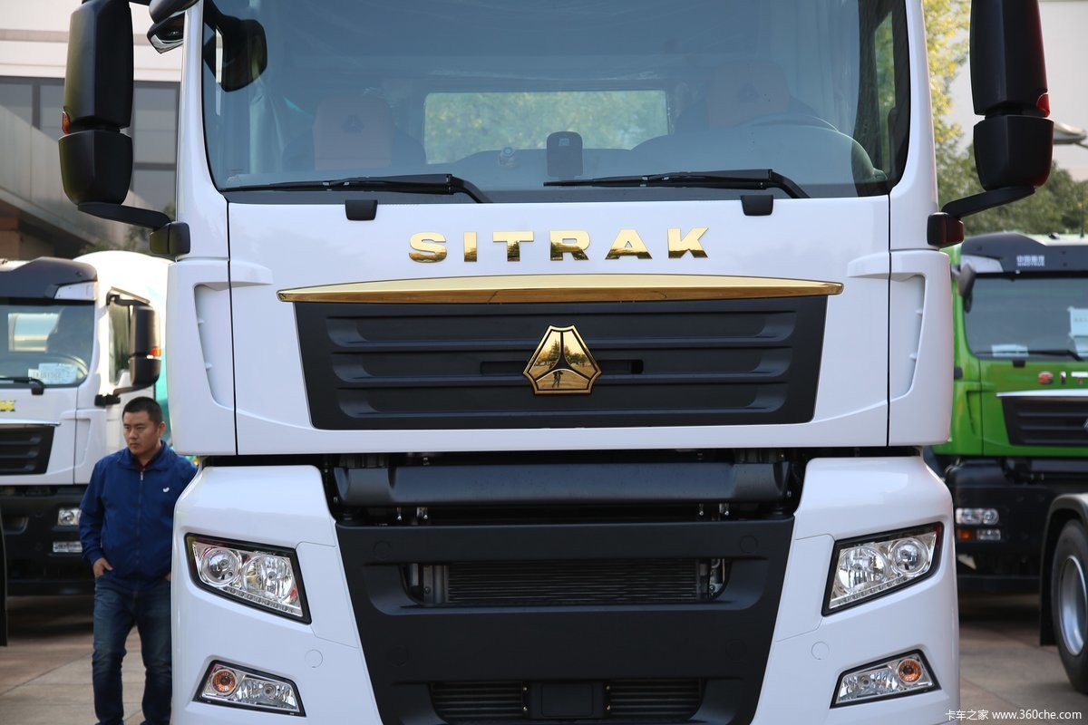 汕德卡c7h600马力6x4amt牵引车国六