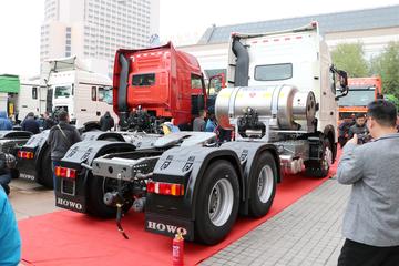 重汽 howo t7h 440马力 6x4 lng牵引车(国六)