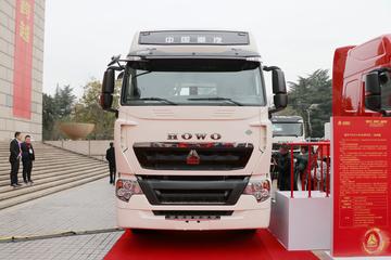 重汽 howo t7h 440马力 6x4 lng牵引车(国六)