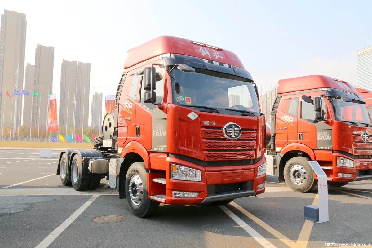 新j6p重卡质惠版20北方款440马力6x4lng牵引车
