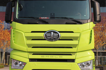 j7重卡 560马力 6x2 牵引车(国六)