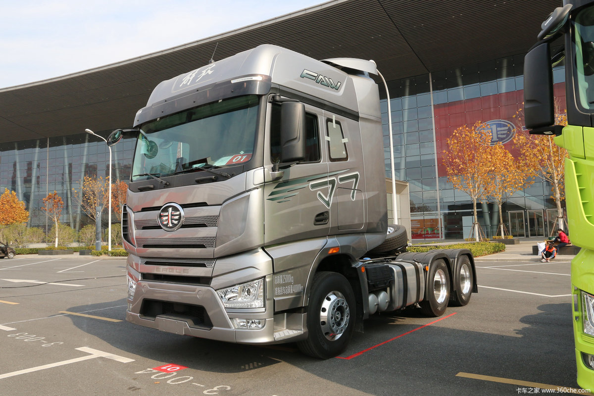 j7重卡豪华版550马力6x4amt自动挡牵引车