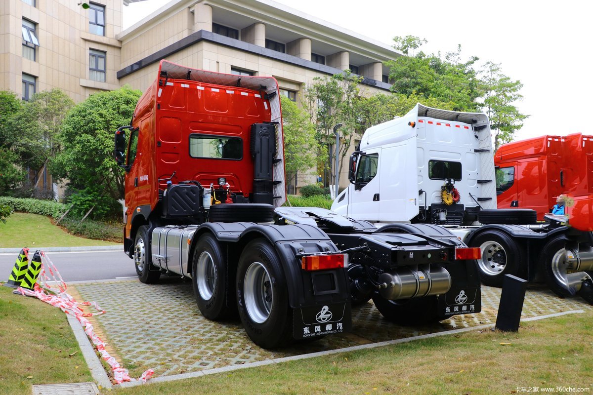 乘龍h7重卡600馬力6x4牽引車國六