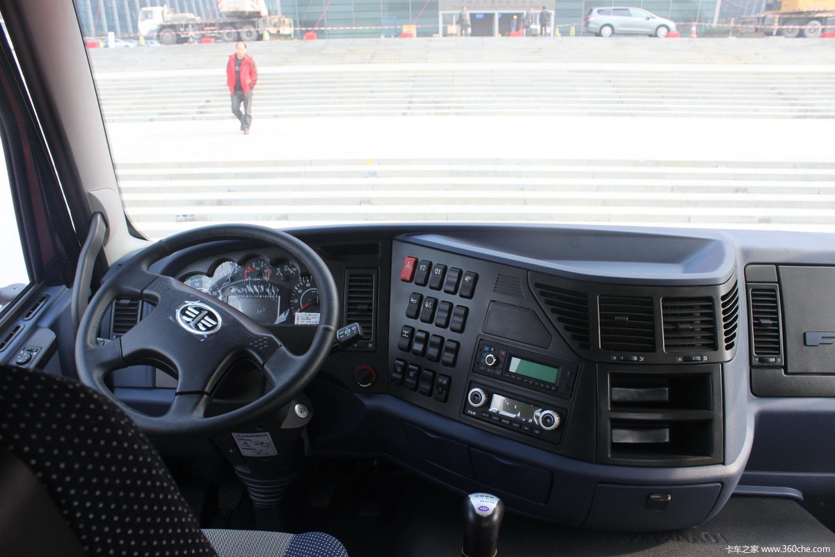 解放j6p55周年牵引车