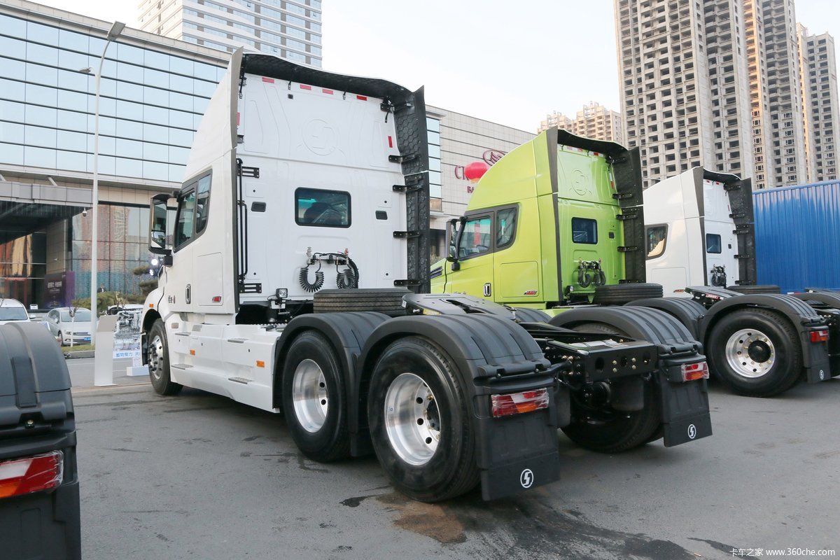 轾德炎高配版560马力6x2长头牵引车国六