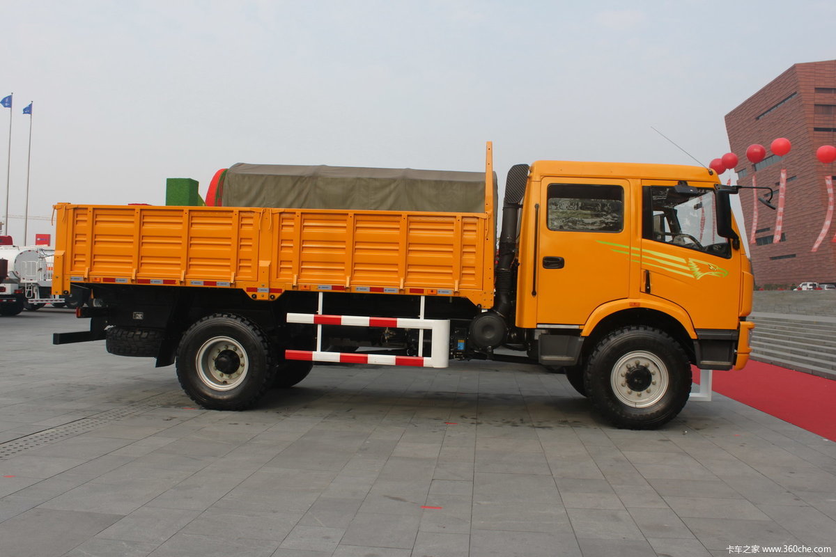 解放悍威j5m双排越野车