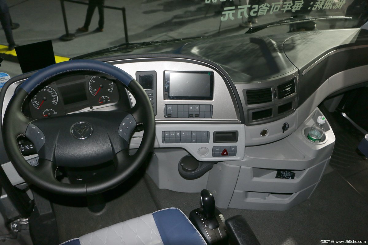 福田 欧曼est 560马力 6x4 amt自动挡牵引车(国六)