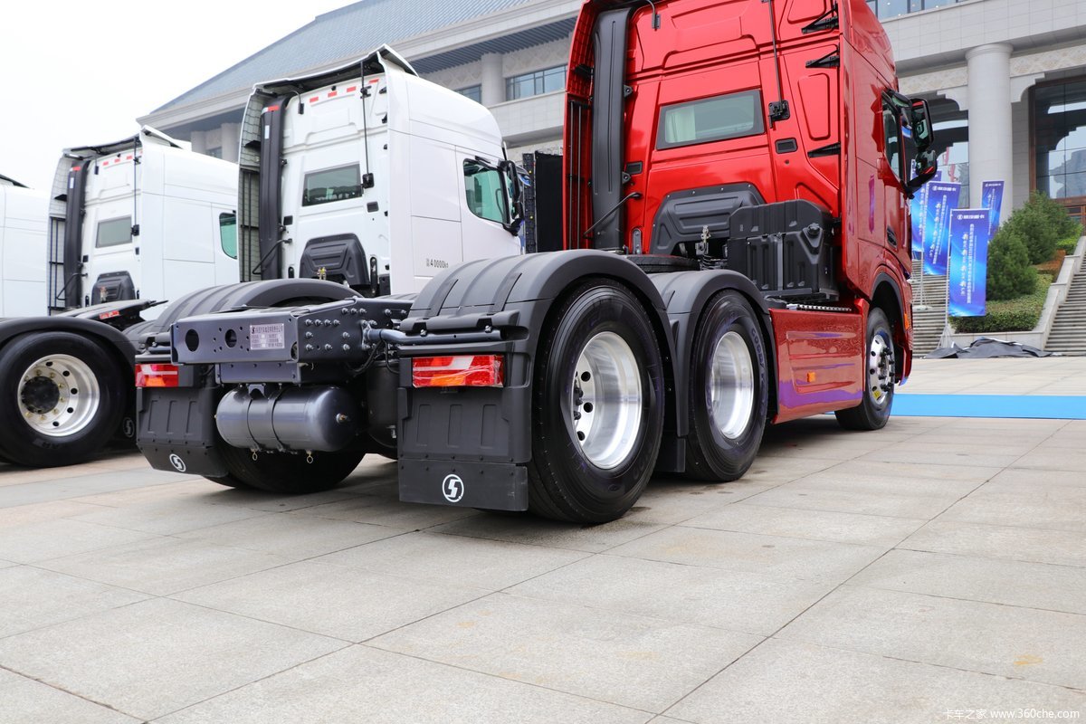 【图】德龙x6000 660马力 6x4 amt自动挡牵引车_卡车之家