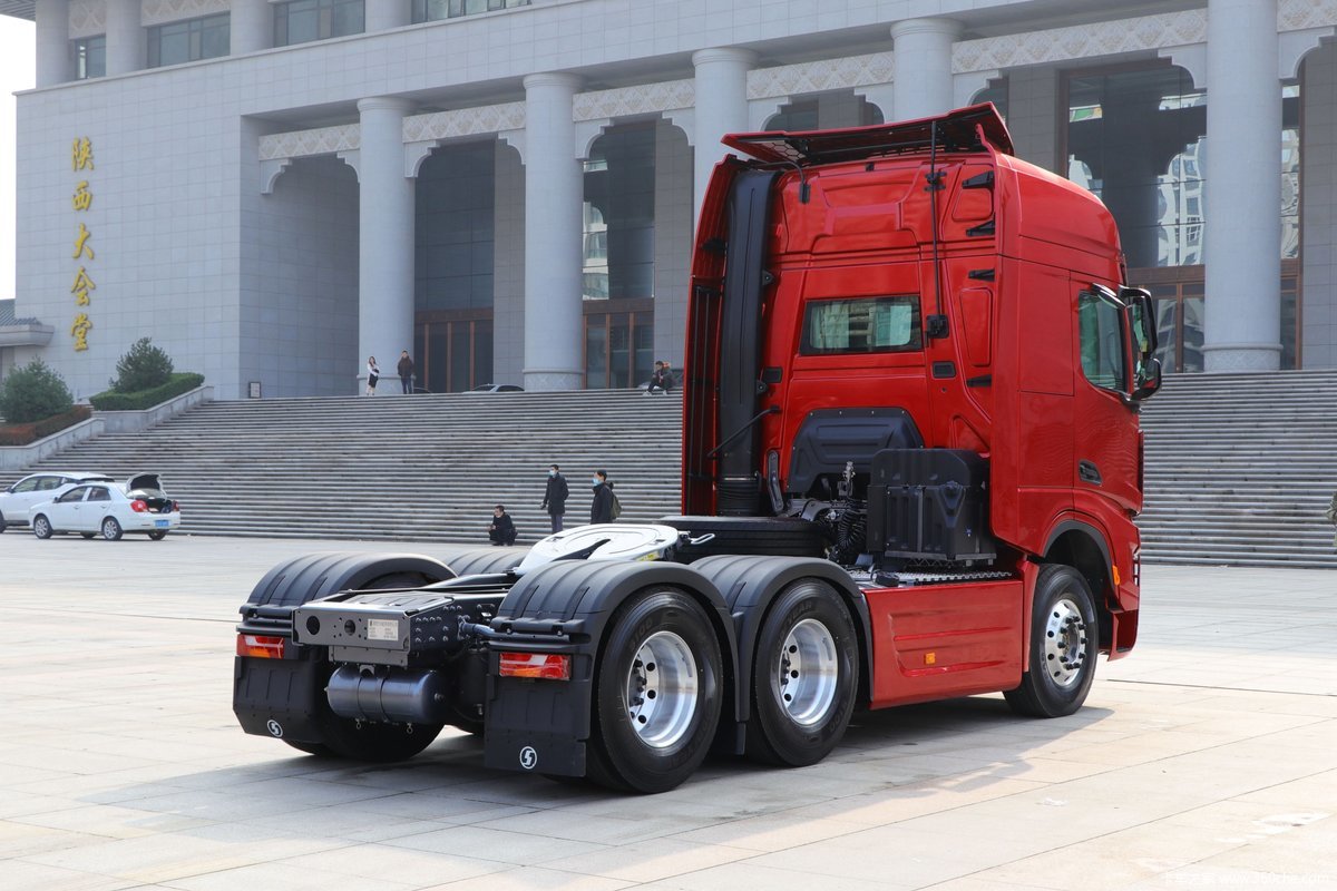 德龙x6000 660马力 6x4 amt自动挡牵引车
