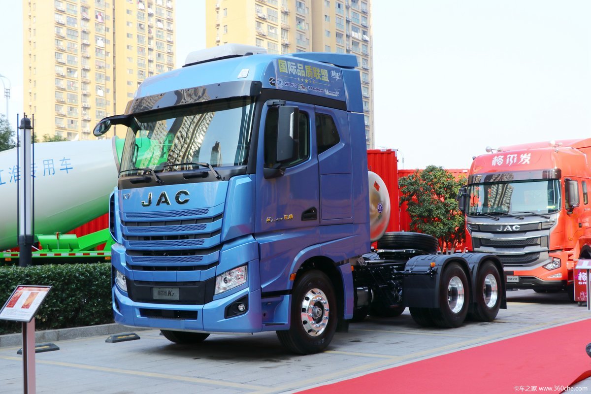 格尔发k7重卡480马力6x4lng牵引车国六