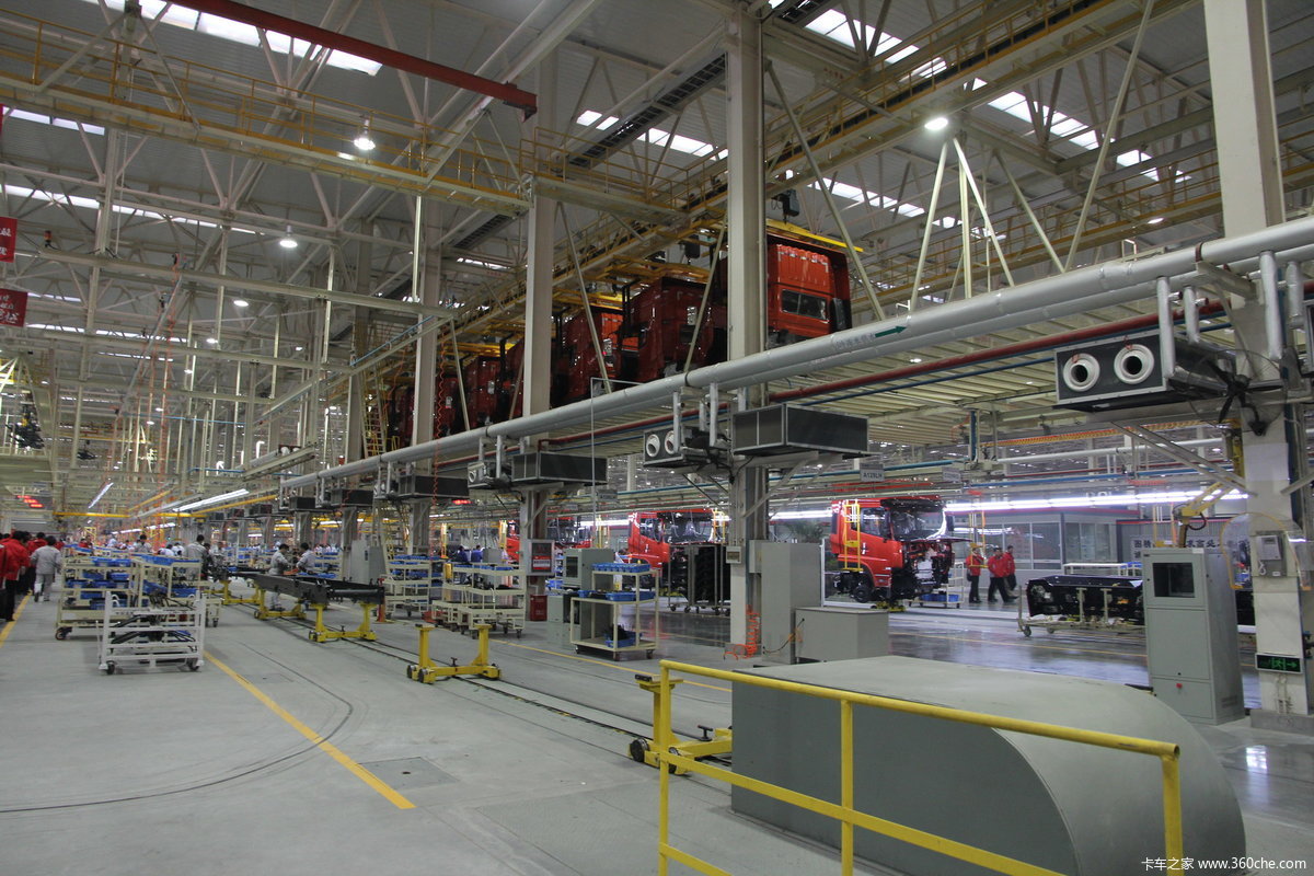 参观东风重卡新工厂