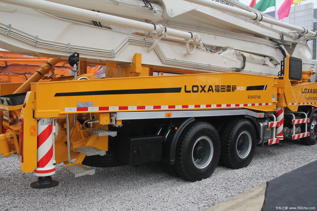 福田雷萨混凝土泵车(福田底盘)