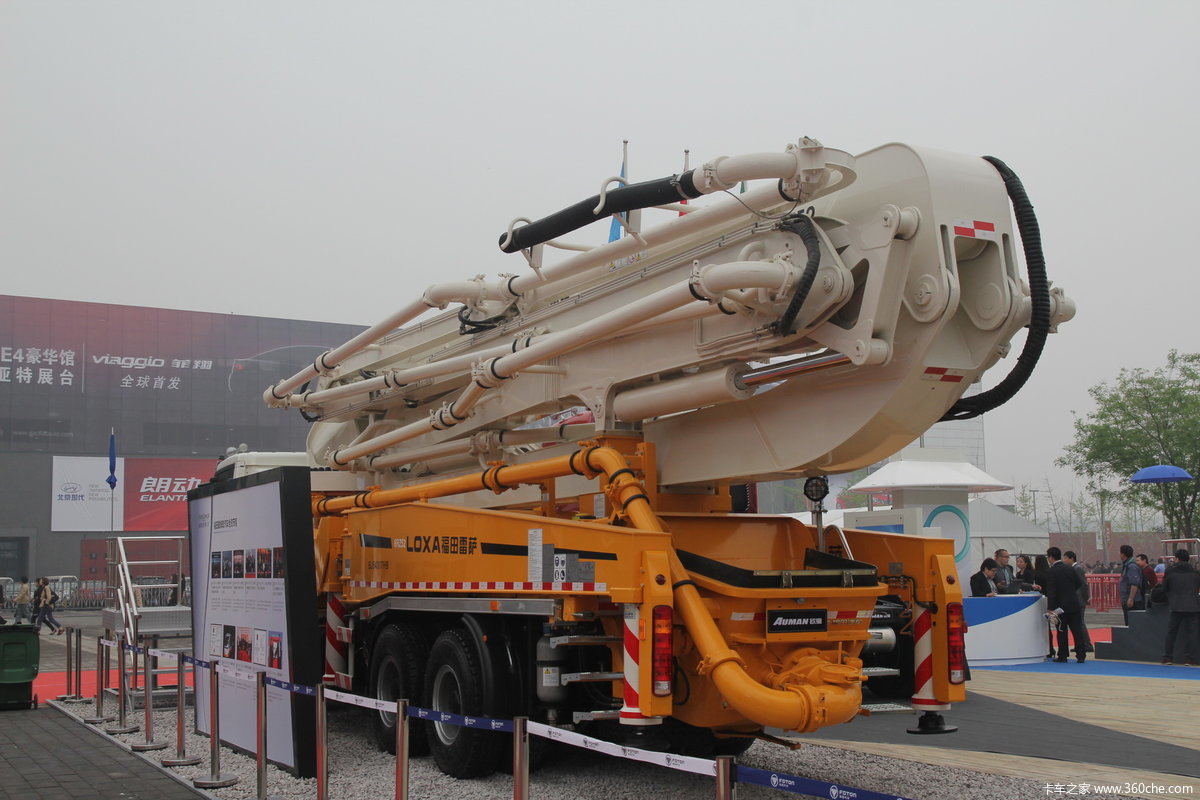 福田雷萨混凝土泵车福田底盘