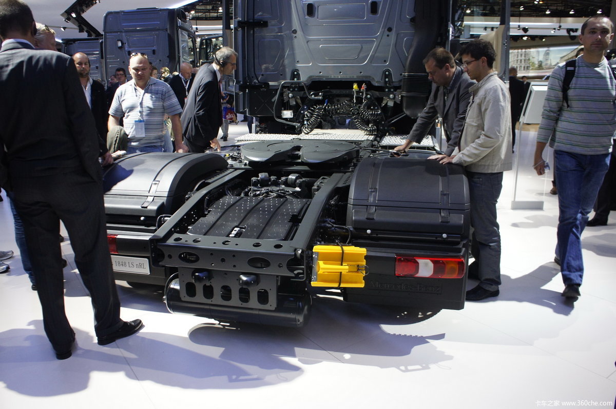 奔驰actros系列1848超低底盘牵引车