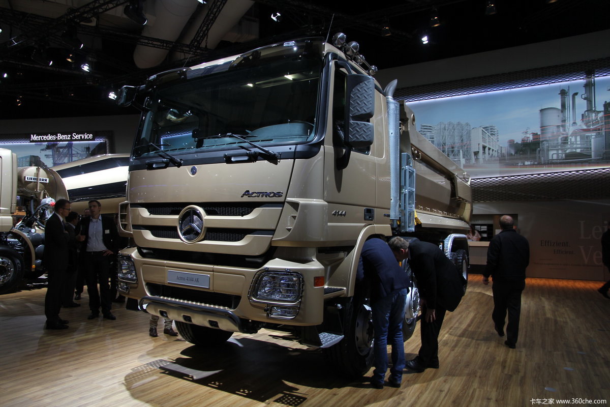 奔驰actros系列4144自卸车