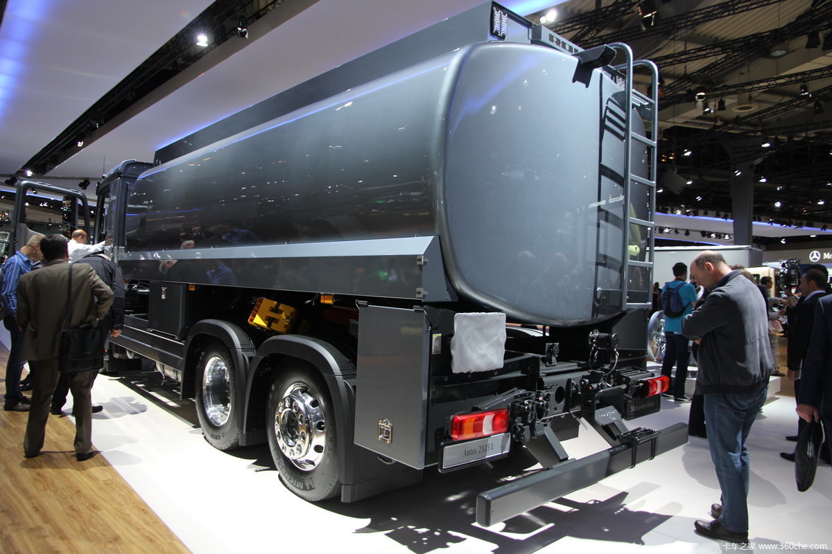 奔驰antos系列2535油罐车