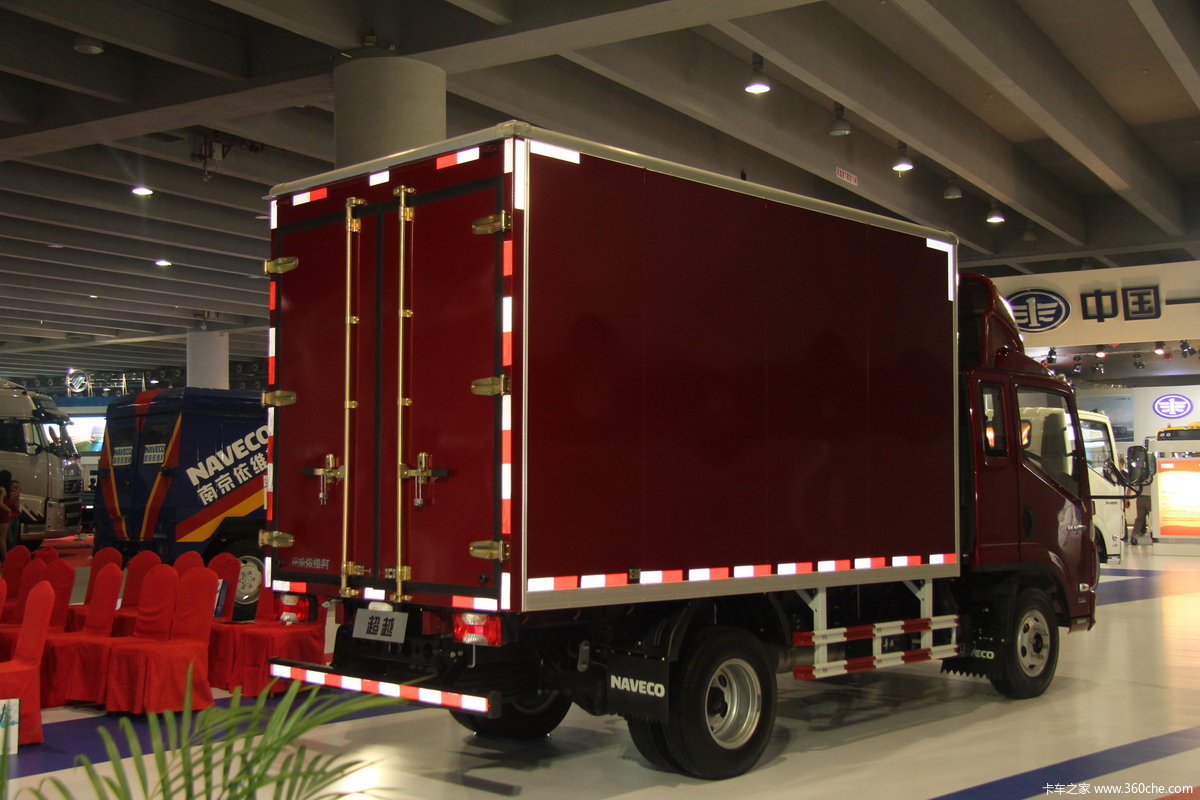 南京依维柯超越c300排半厢货