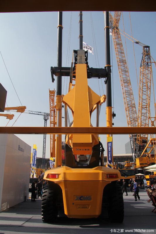 徐工45吨正面吊运起重机