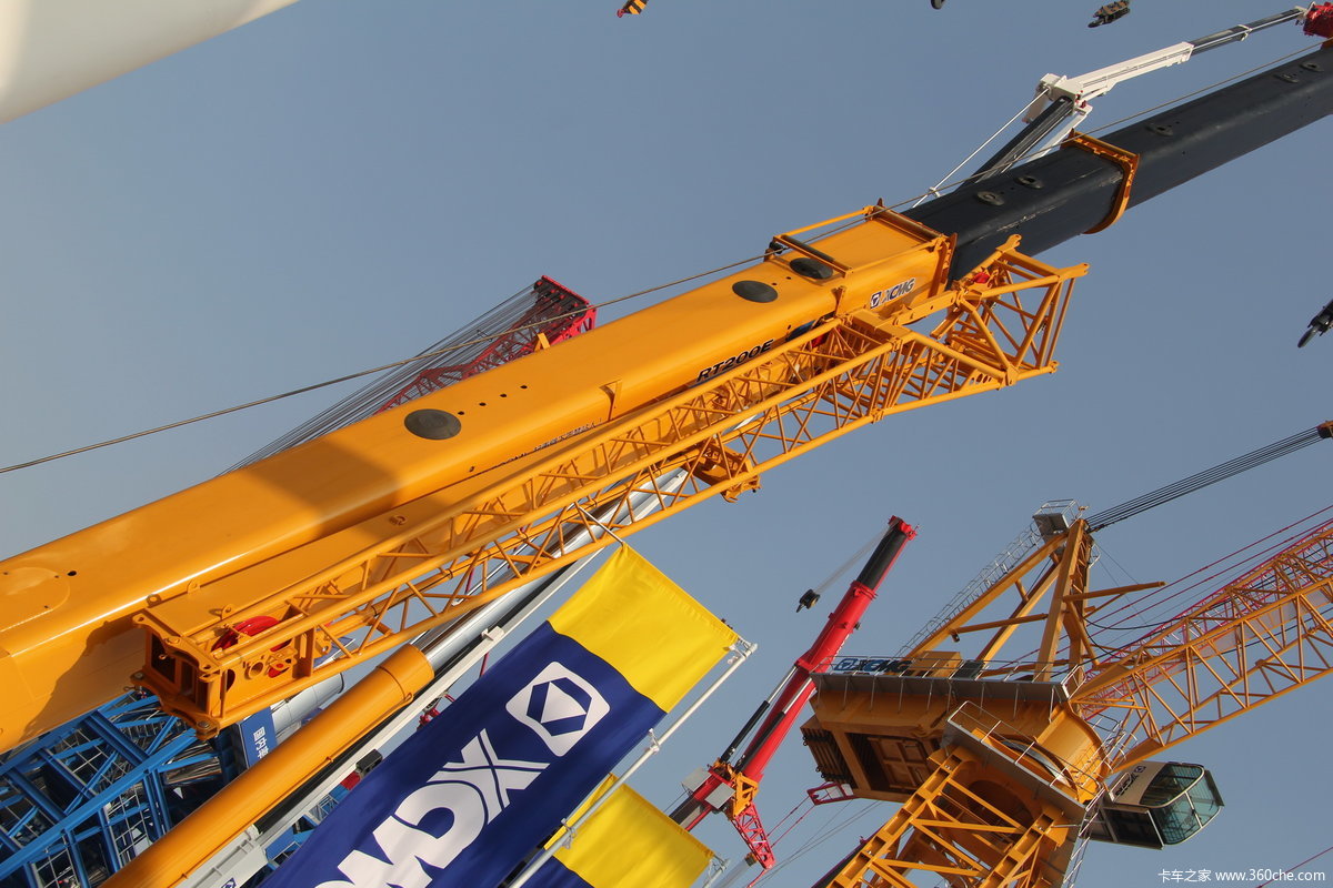 徐工200吨越野轮胎起重机