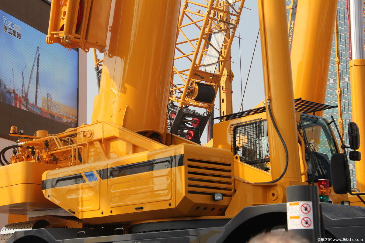 徐工200吨越野轮胎起重机