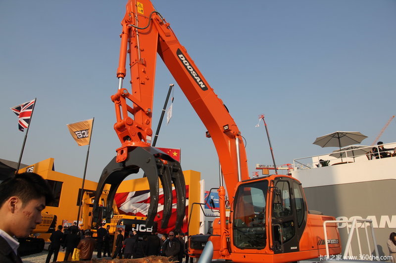 斗山dc230lc履带式挖掘机