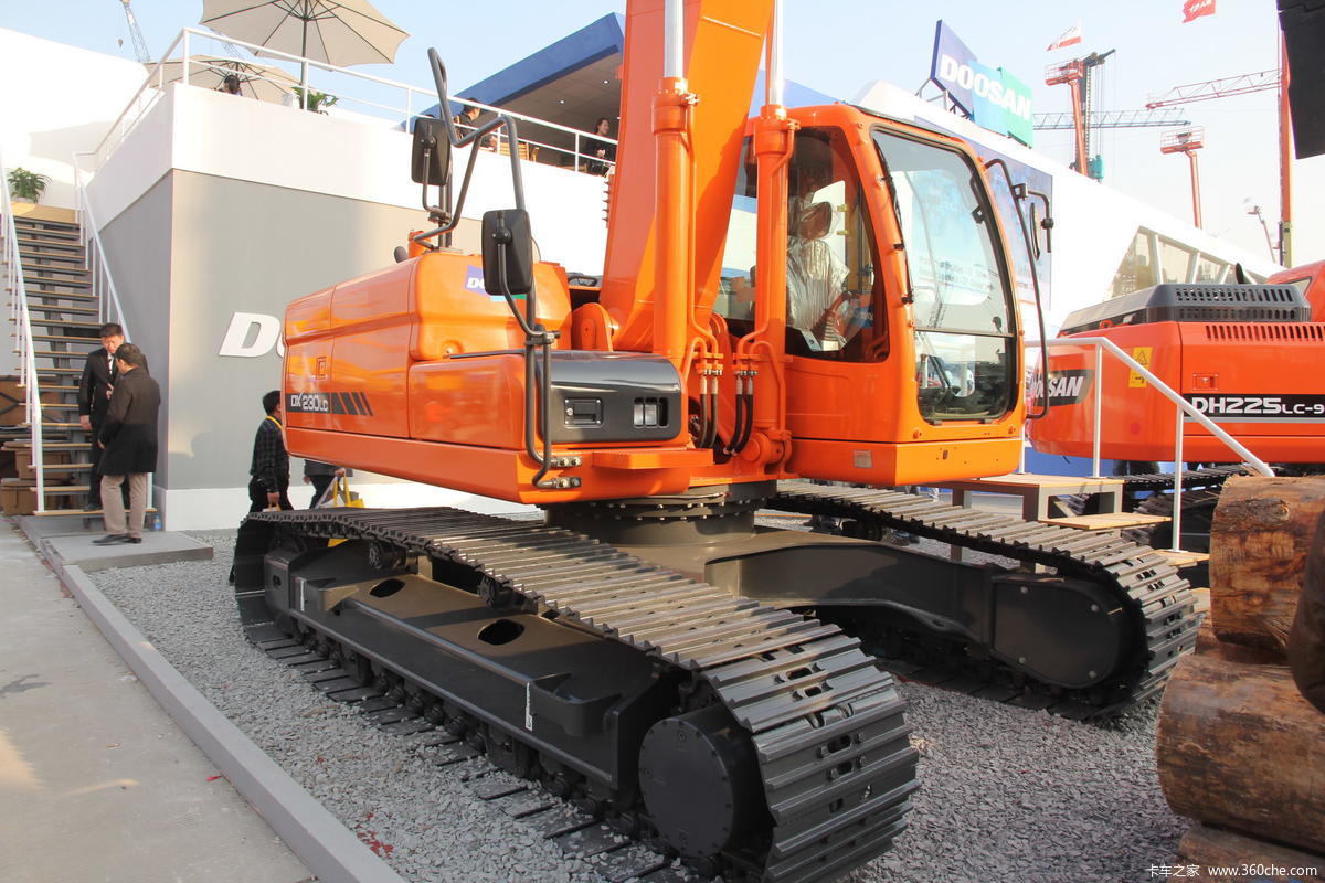 斗山dc230lc履带式挖掘机
