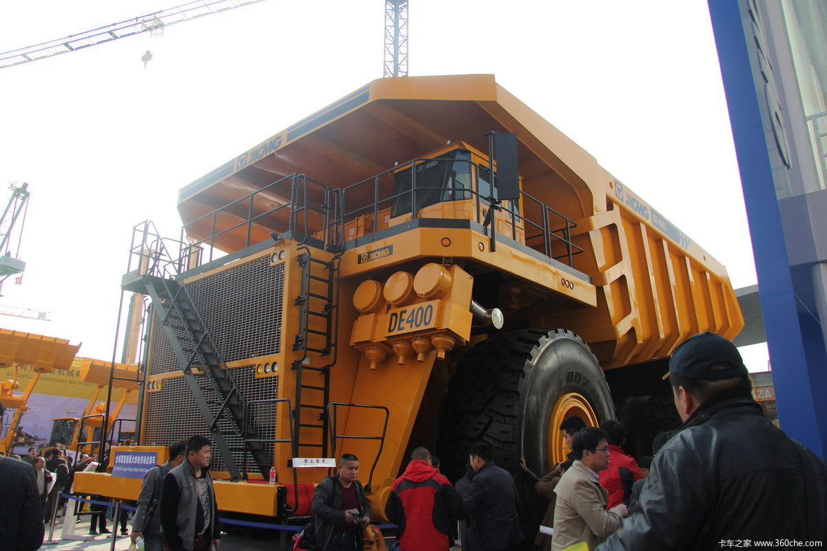 徐工400吨电传动自卸车