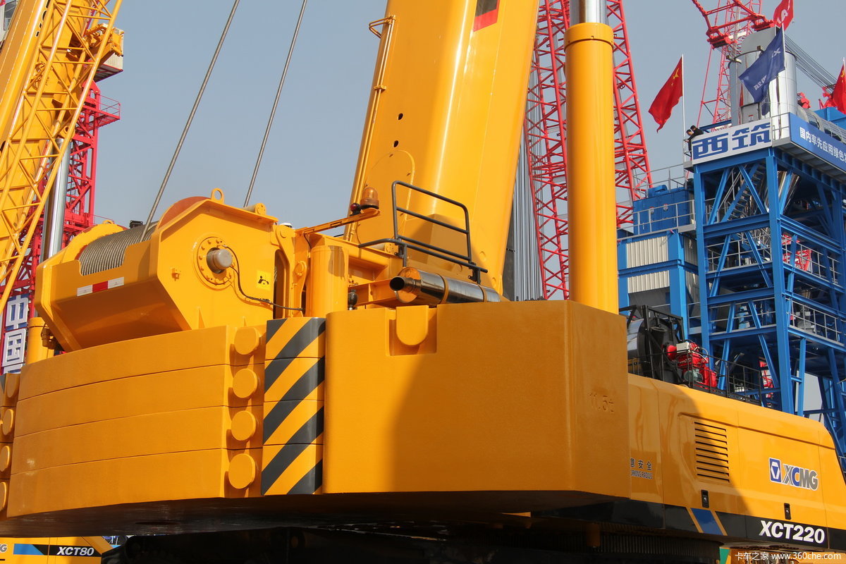 徐工220吨汽车起重机