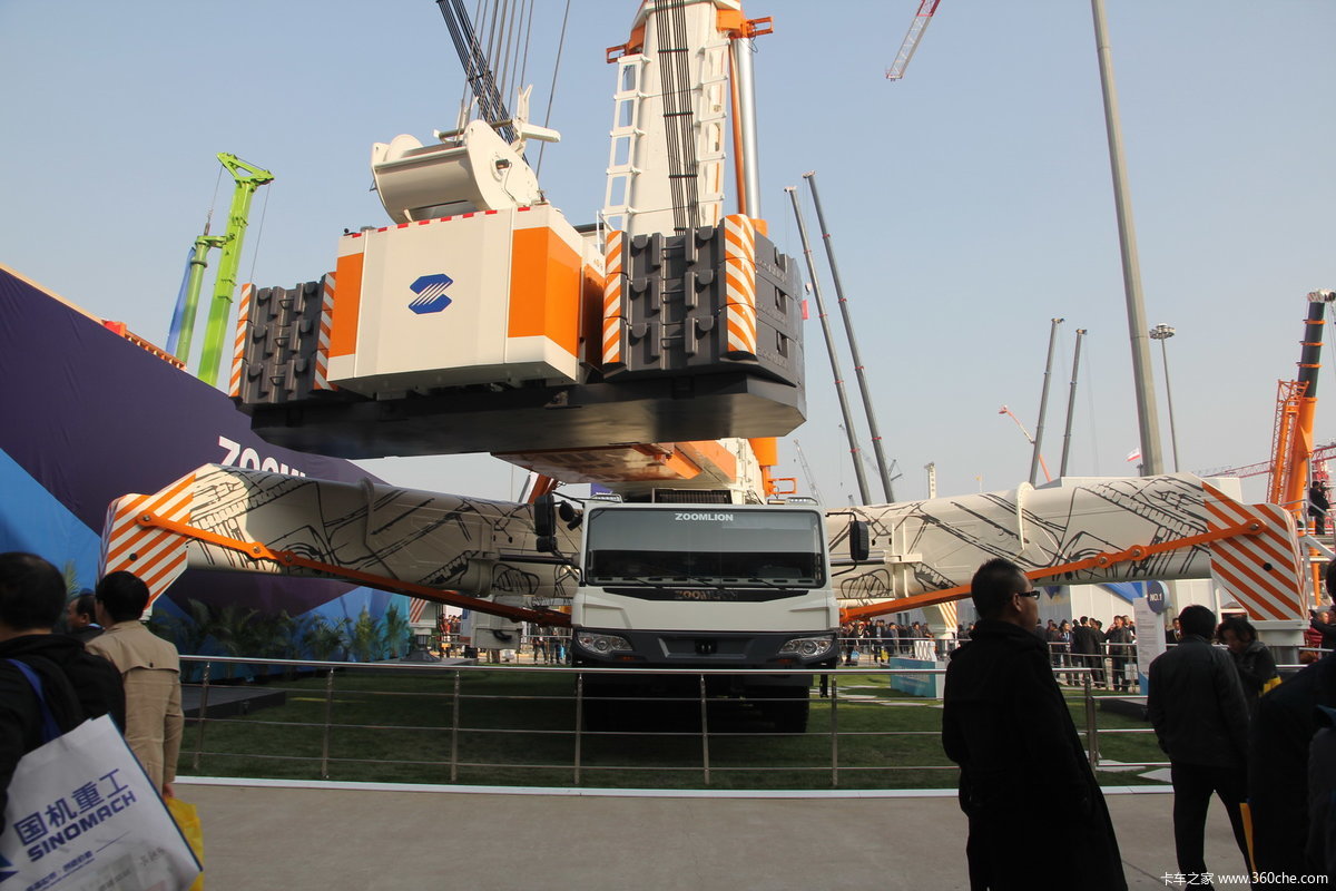 中联重科qay2000全地面起重机