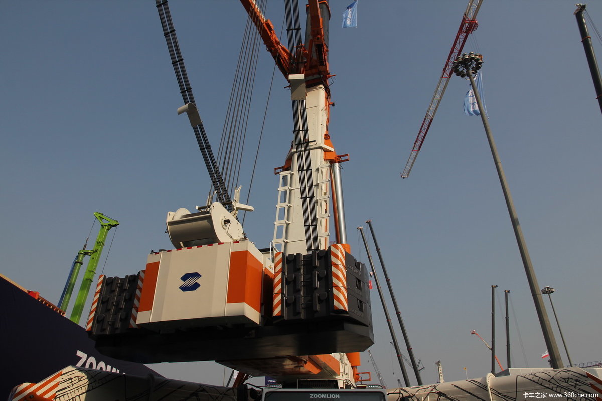 中联重科 qay2000全地面起重机