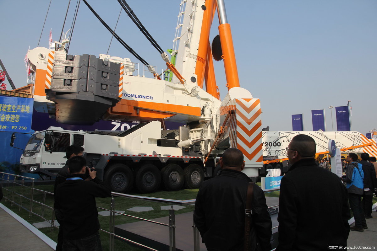 中联重科qay2000全地面起重机